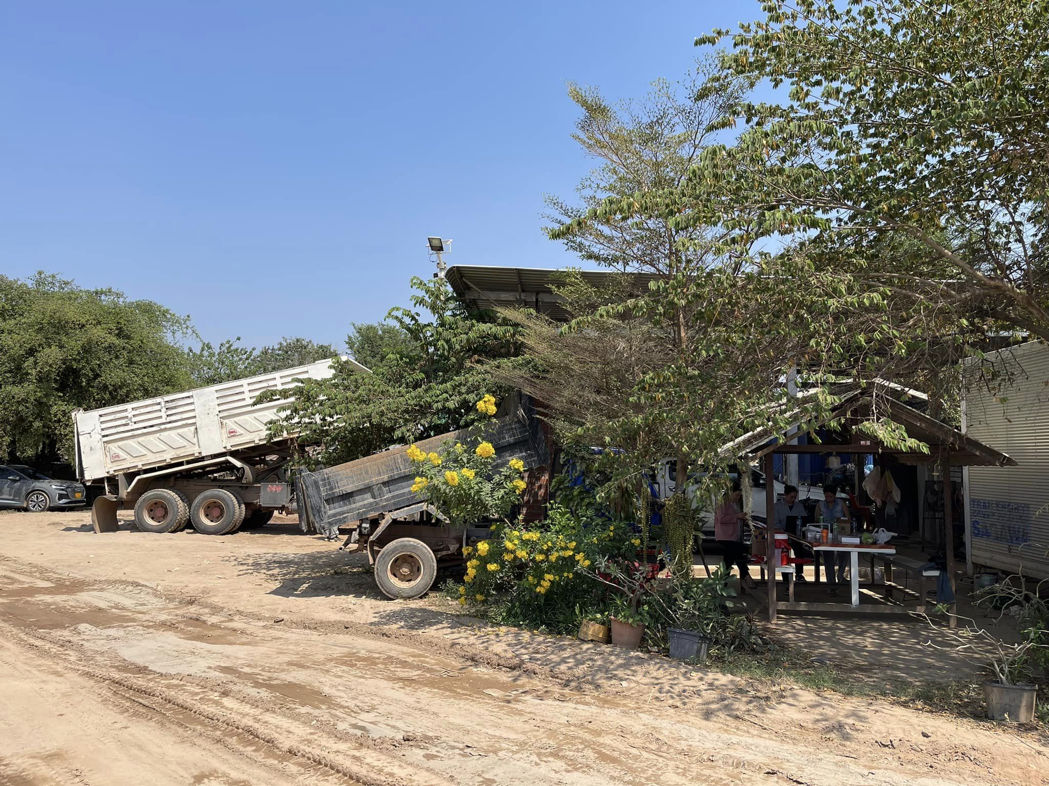ຂໍຂອບໃຈ ບໍລິສັດ ສະຫງ່າ ຂຸດຄົ້ນຫີນຊາຍ ທີ່ຫັນເປັນທັນສະໄໝ ບໍລິຫານທຸລະກິດ ຜ່ານໂທລະສັບມືຖື ຢູ່ໃນໂປຼແກຼມ ໂປຣແກຣມ ດຽວກັນ ດ້ວຍລະບົບ ERP YouMart ບໍລິສັດ ຊີໄອທີ ກຣຸບ ຈຳກັດຜູ້ດຽວ ຂອງພວກເຮົາ! ຊ່ວຍບໍລິຫານທຸລະກິດ ແບບທັນສະໄໝ, ບໍລິຫານທຸລະກິດ ໄດ້ທຸກທີ ທຸກເວລາ